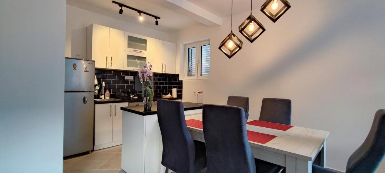 Apartman Lubarda Leilighet Kotor Eksteriør bilde
